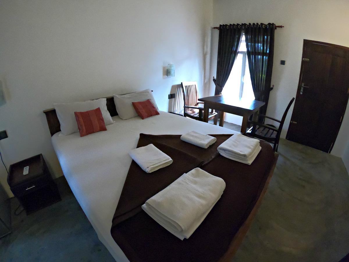 Luna Beach Hotel Nilaveli Exterior photo